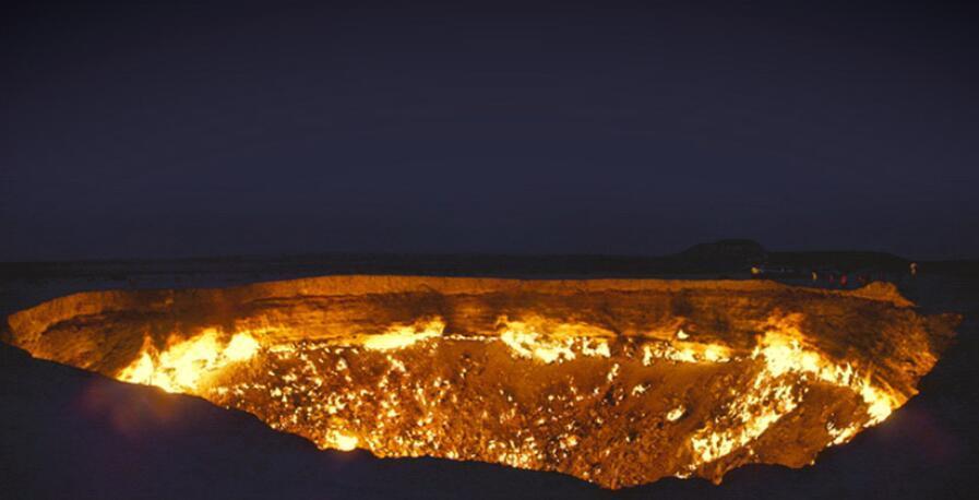 科学家|1971年，莽撞的科学家在沙漠里点的一把火，如今已成一处奇观