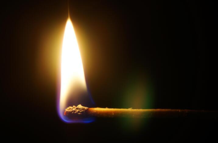 科学家|1971年，莽撞的科学家在沙漠里点的一把火，如今已成一处奇观