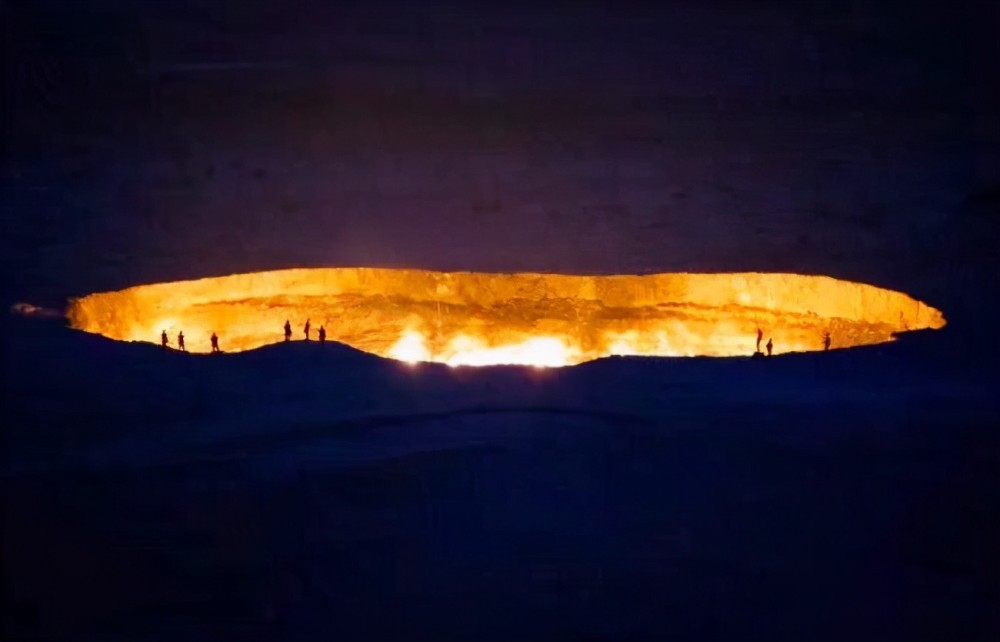 科学家|1971年，莽撞的科学家在沙漠里点的一把火，如今已成一处奇观