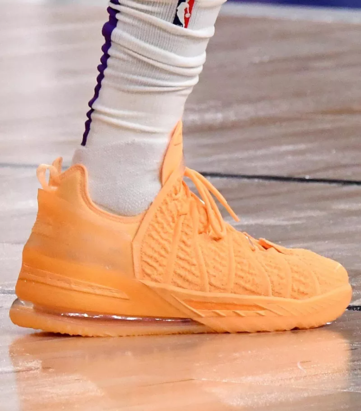 詹姆斯签名战靴nike lebron 18新配色发售_腾讯新闻