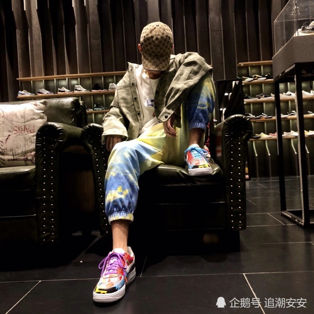 华人艺术家联名趣味空军一号来袭