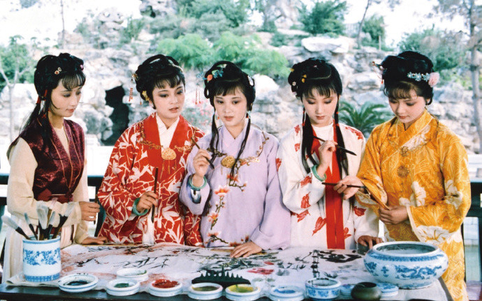 红楼梦|红楼梦：那一场贾探春偶结海棠社，是大观园群芳恣肆绽放的青春