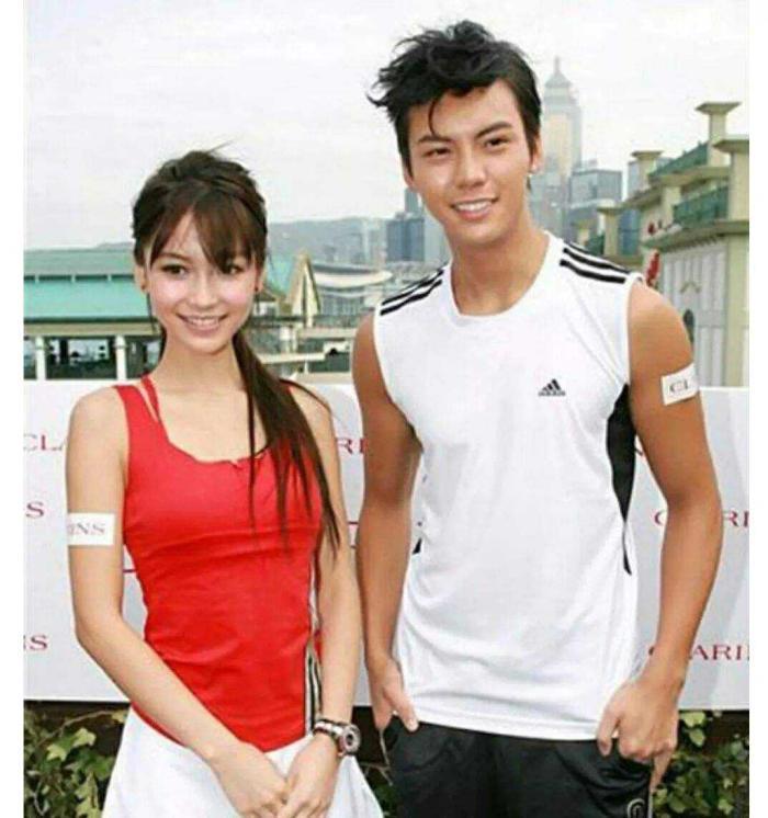 angelababy|baby老照片流出，被日本男性用酒瓶怼脸还笑，十分辛酸