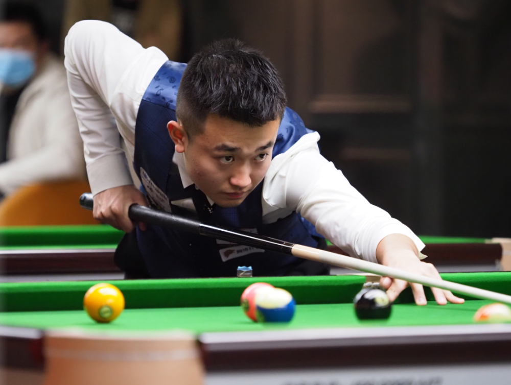 同样是在大师赛上海站上,赵汝亮加入了乔氏台球梦之队.