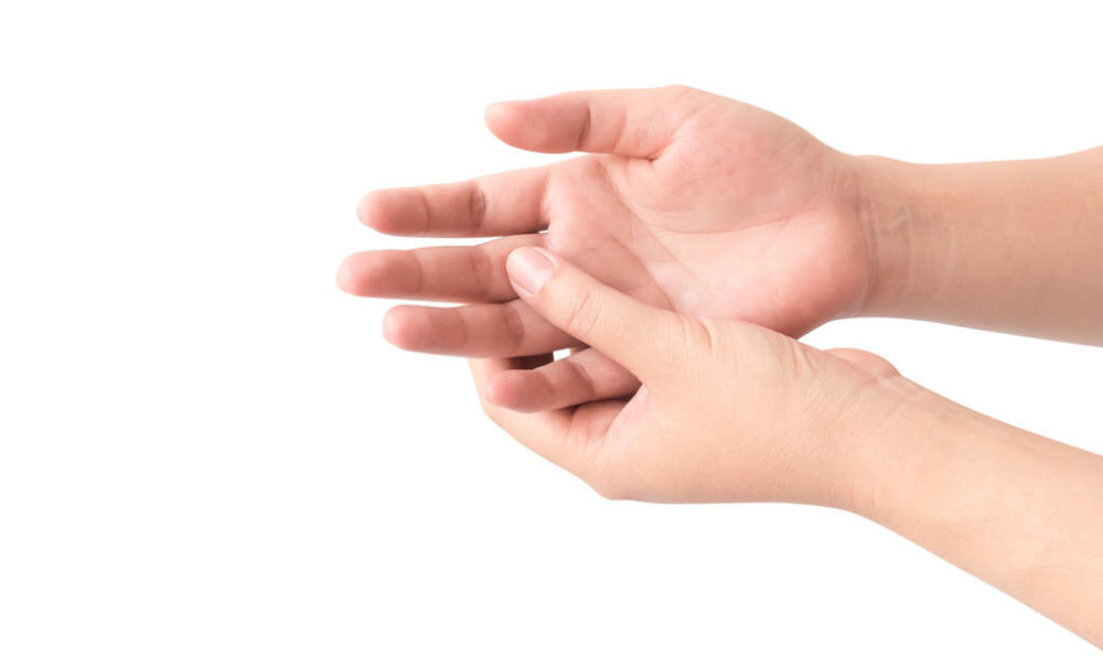 肺病|手指头忽红忽白，遇冷还会疼痛，查查风湿，有可能导致严重肺病