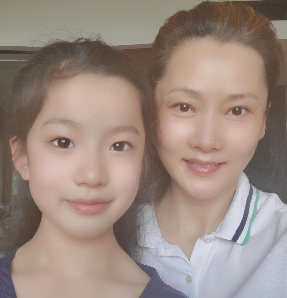 何赛飞与初恋结婚恩爱37年却与儿子生疏显遗憾只因这一件事