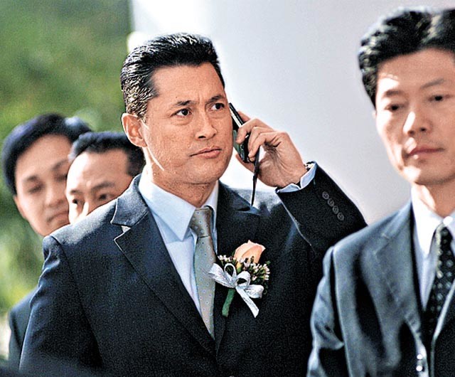 尤其是王敏德,他完全改变自己的温柔形象,做起了那个杀伐果决的大反派