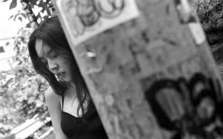 李咏|李咏去世两周年，妻子哈文发文悼念，态度释然惹人心酸