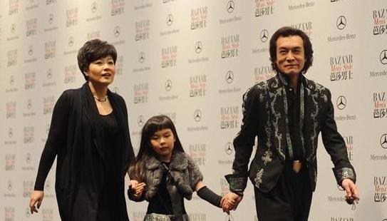 李咏|李咏去世两周年，妻子哈文发文悼念，态度释然惹人心酸