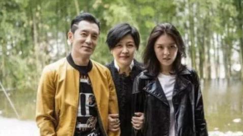 李咏|李咏去世两周年，妻子哈文发文悼念，态度释然惹人心酸