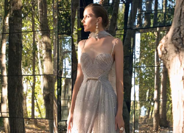 白冰|白冰揭开大牌咖位鄙视链，扯下了明星光鲜亮丽的遮羞布