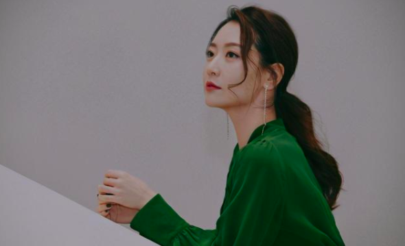 白冰|白冰揭开大牌咖位鄙视链，扯下了明星光鲜亮丽的遮羞布