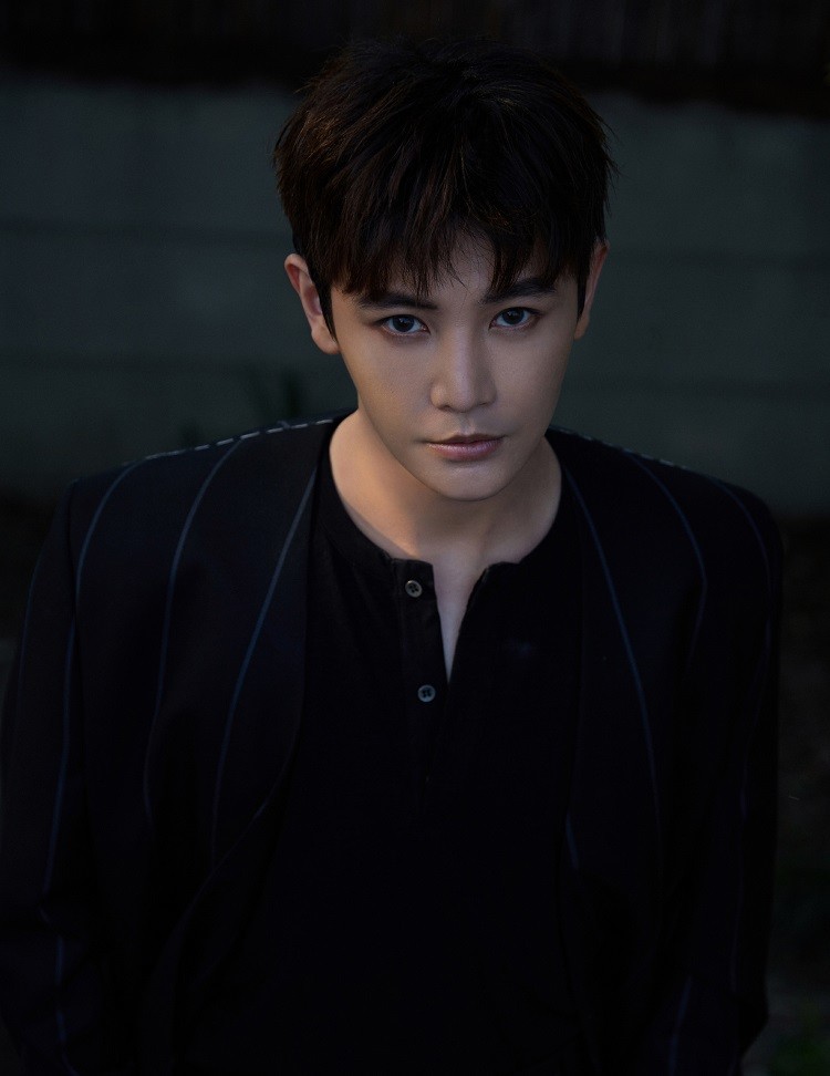 孙坚出席活动路透生图,这状态真的有37岁?我都不敢照镜子了