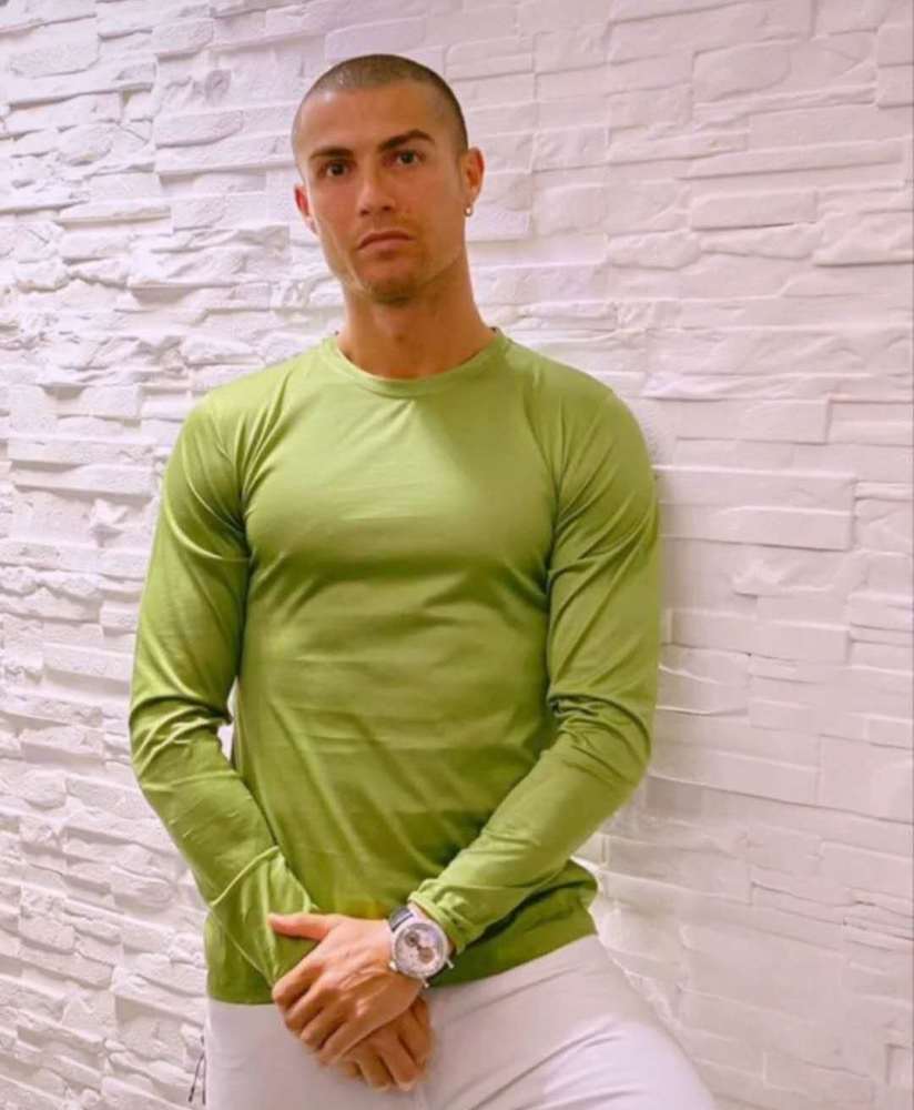 c罗中招后剃"光头",发际线后移严重,梅西暖心祝福令人感动