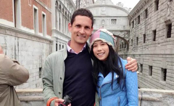 莫文蔚|50岁莫文蔚晒夫妻合照示爱老公，当仨娃后妈9年了，纯素颜变老明显