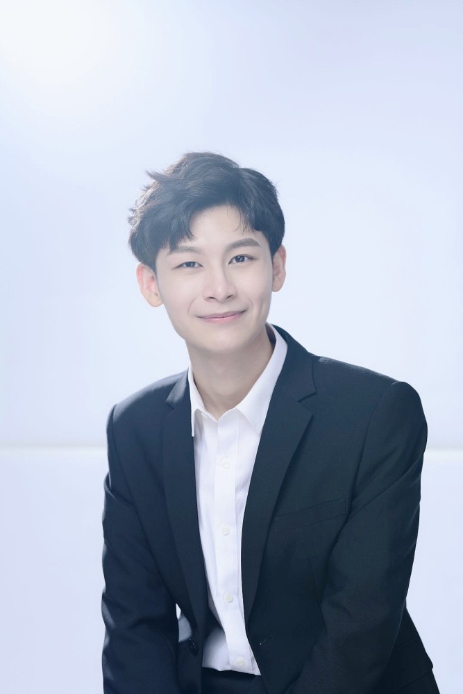 企鹅电竞主播王米卡带上乘风破浪的姐姐吃鸡,这是自带bgm的节奏吗?