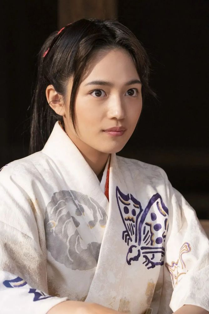 川口春奈晒自拍 明显的黑眼圈让粉丝担心 腾讯新闻