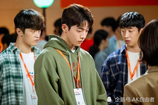 韩国tvn周末剧启动了新剧照曝光南柱赫和徐达美的友好关系