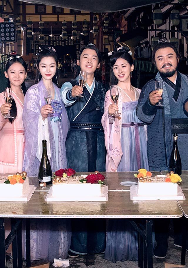 赘婿:郭麒麟携7位美女来袭,幸福指数不输"韦小宝"_腾讯新闻