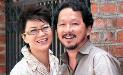 老戏骨|乌龙！香港著名老戏骨街头拍戏被误认为转行卖衣服，网友：实力派