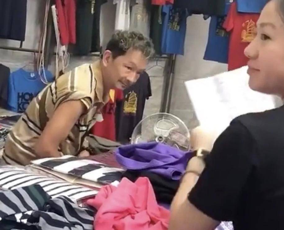 老戏骨|乌龙！香港著名老戏骨街头拍戏被误认为转行卖衣服，网友：实力派