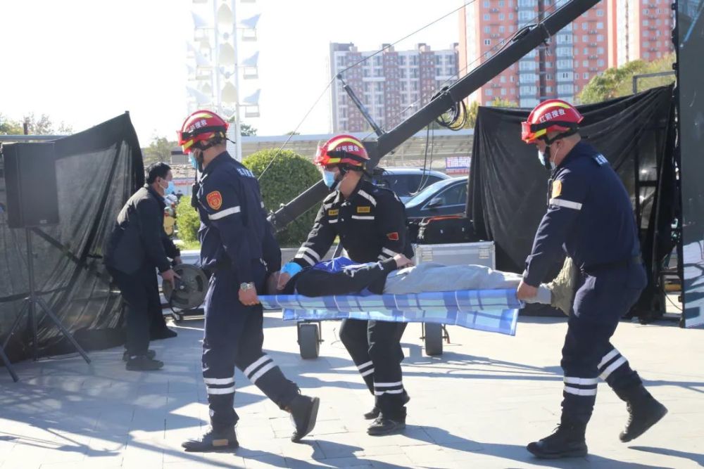 扑油锅速救援24支小分队大显身手