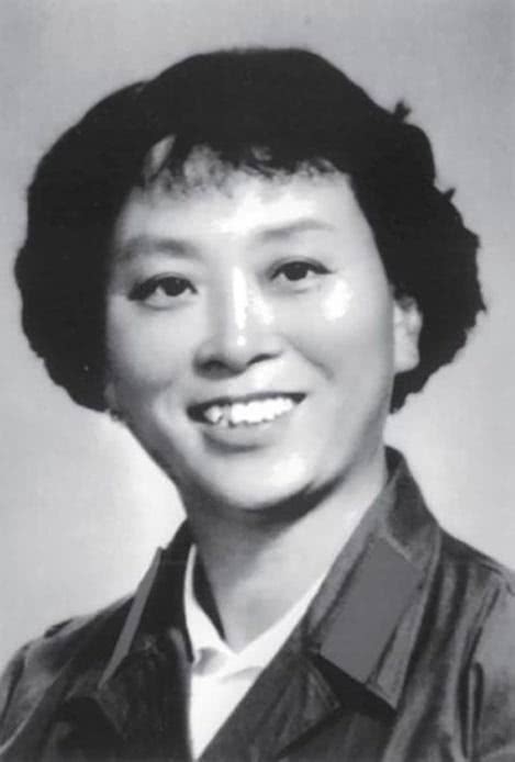 王近山被前妻投诉从开国中将降为大校身陷舆论三角恋