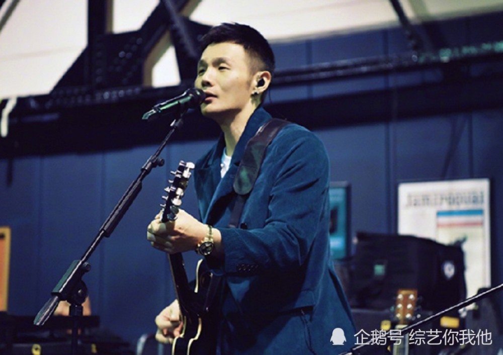 给信,赵薇,陈坤都做过专辑,在陈坤的首场演唱会上李荣浩不仅是音乐