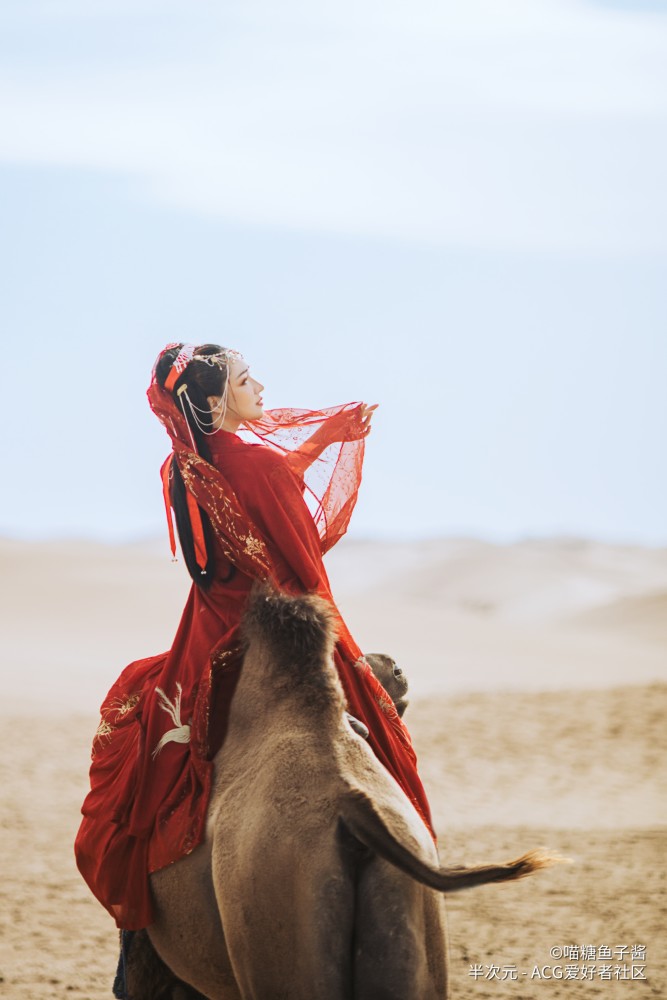 小姐姐沙漠汉服摄影