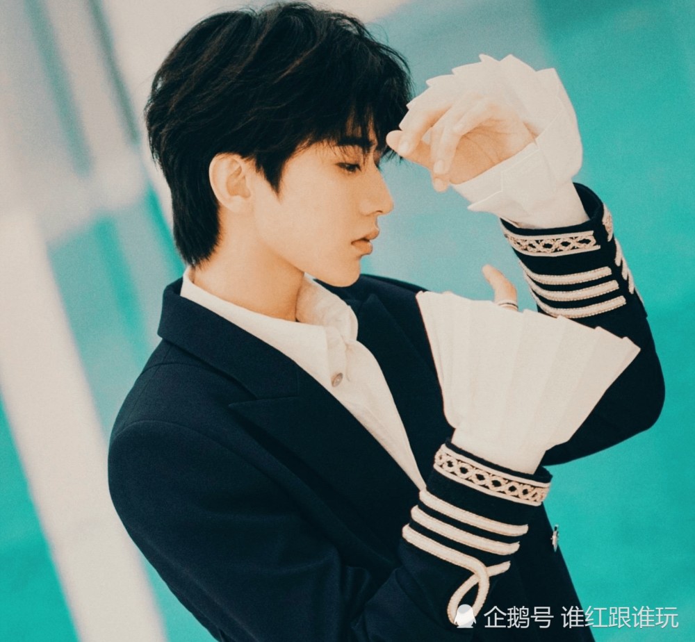 蔡徐坤|压轴出场、第一主桌C位！蔡徐坤的时尚圈咖位，到底有多高？