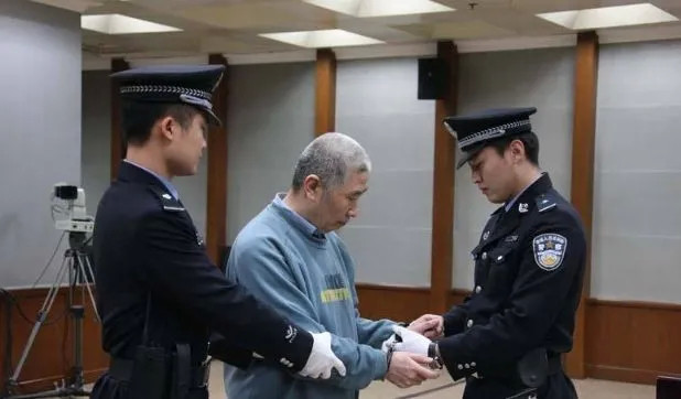 被判无期徒刑的犯人一旦他们没有工作的能力监狱会释放他们吗