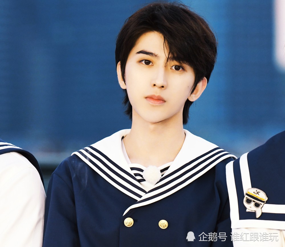 蔡徐坤|压轴出场、第一主桌C位！蔡徐坤的时尚圈咖位，到底有多高？