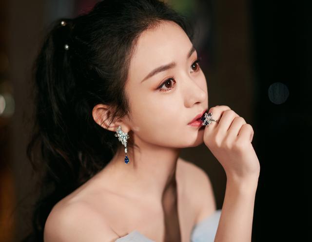 杨幂|杨幂耳环撞款赵丽颖，赵粉怒斥杨幂暗中模仿，反被控诉碰瓷顶流