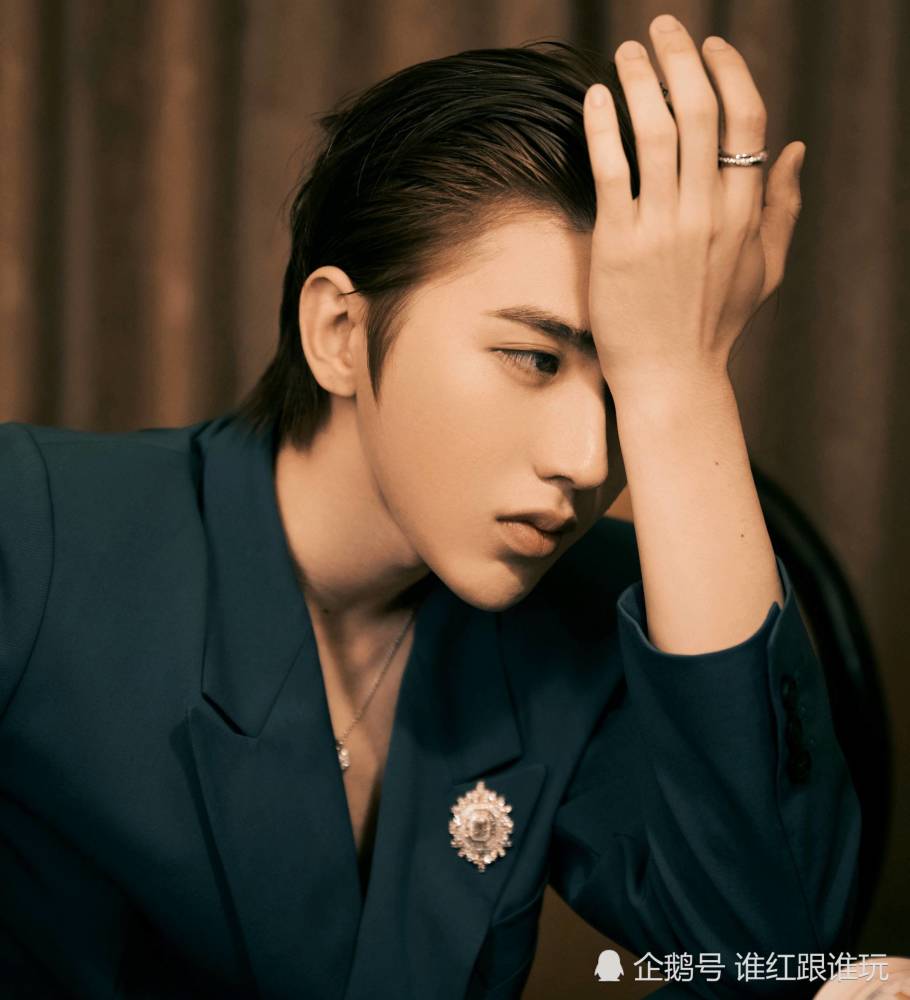 蔡徐坤|压轴出场、第一主桌C位！蔡徐坤的时尚圈咖位，到底有多高？