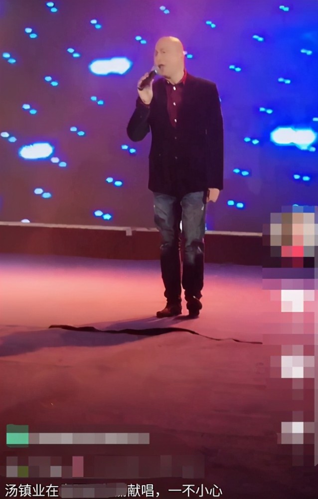 汤镇业|62岁汤镇业现身商演，拍手赔笑工作卖力，晚年四处走穴太心酸