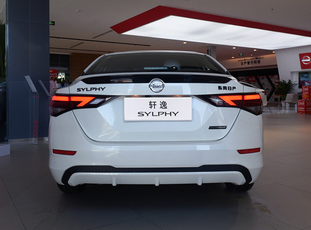 新款轩逸暗夜版实车外观更霸气更运动适合年轻人的家轿