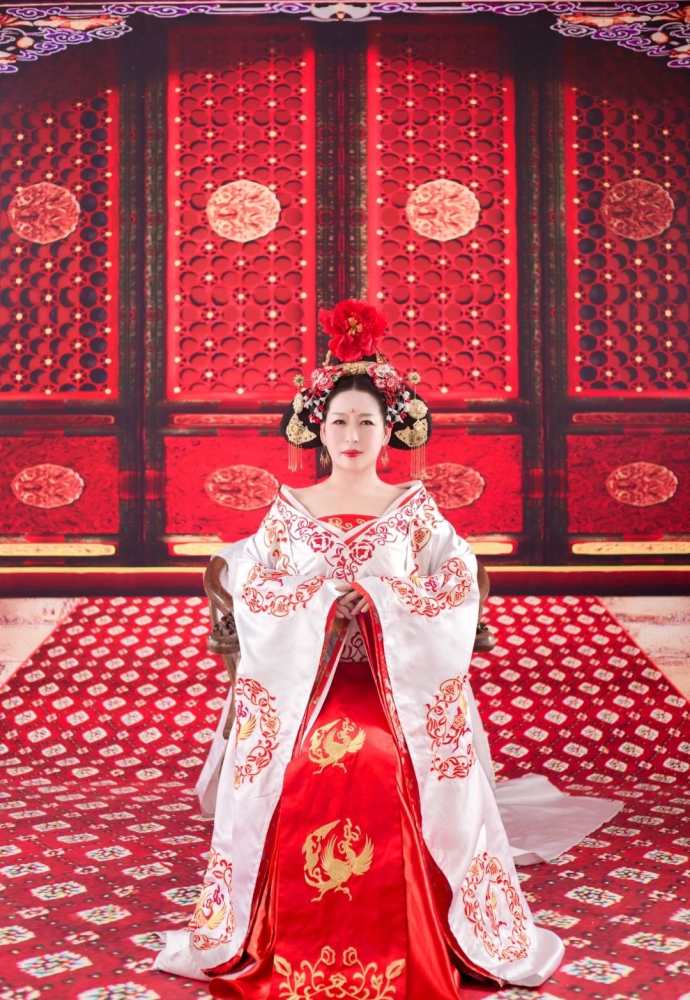 一件得道的袈裟铁锈的红,桃花的红,渴望的红有些字吐出舌尖就会氧化苦