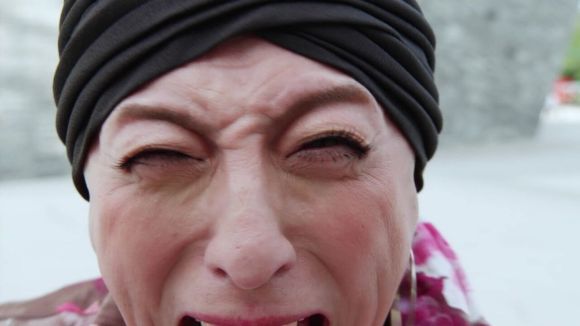 假面骑士圣刃榴莲姐和城乃内惨遭石化粉丝表示快变身血红榴莲