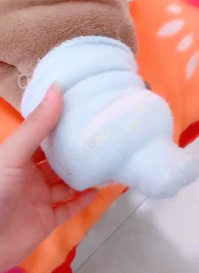 妈妈给穿的袜子vs爸爸给穿的袜子哈哈哈纯天然冰箱