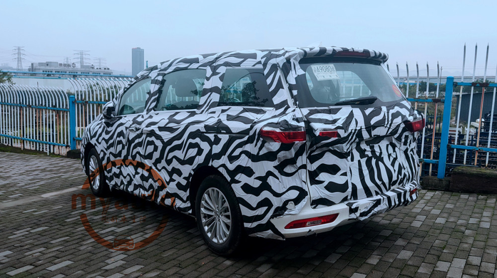 东风风光新款mpv代号f527大尺寸