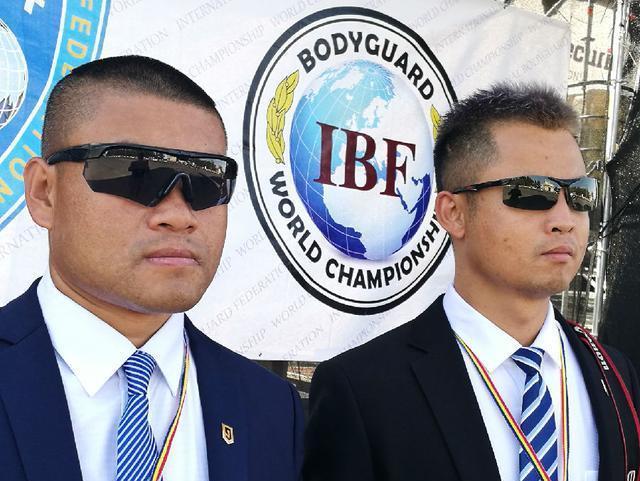 中国最帅男保镖只用一根筷子击穿3公分钢板时薪高达28万