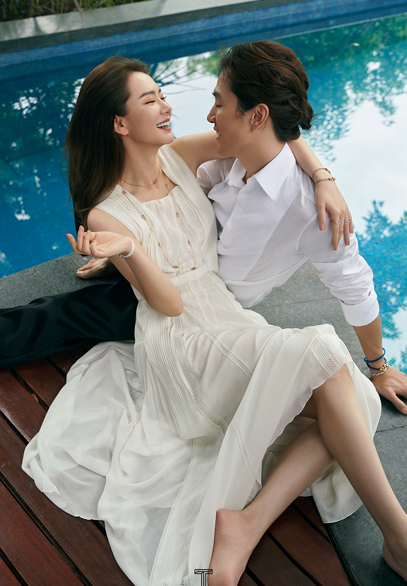 李承铉|李承铉为戚薇庆生，夫妻俩甜蜜对视晒幸福，结婚6年恩爱如初