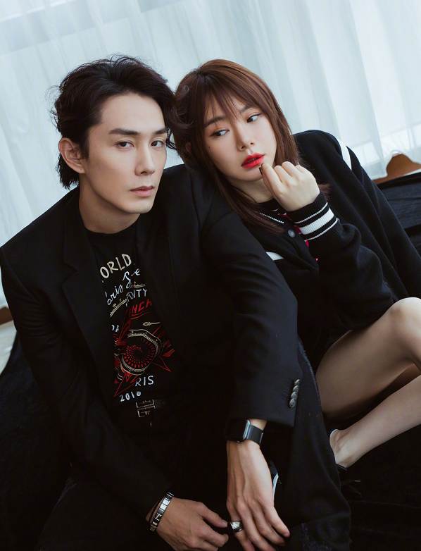 李承铉|李承铉为戚薇庆生，夫妻俩甜蜜对视晒幸福，结婚6年恩爱如初