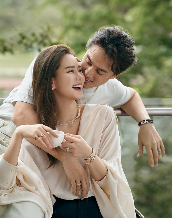 李承铉|李承铉为戚薇庆生，夫妻俩甜蜜对视晒幸福，结婚6年恩爱如初