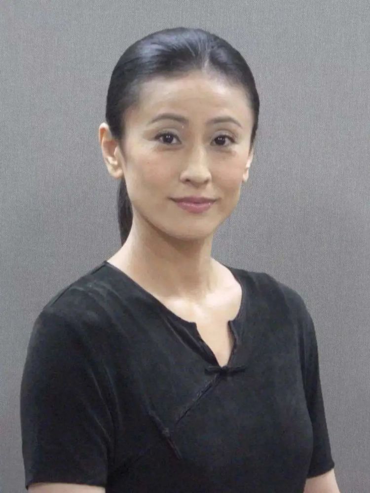 日本武打女星大岛由加利:拜师成龙,闯荡香港影坛_腾讯新闻