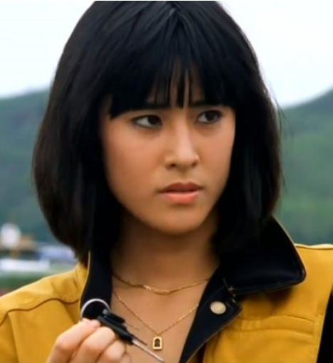 日本武打女星大岛由加利:拜师成龙,闯荡香港影坛_腾讯新闻