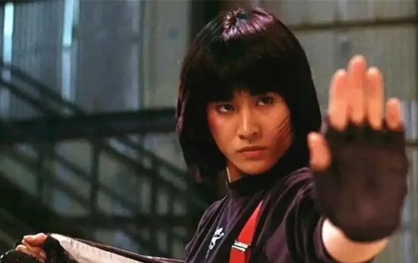 影坛不久,当时电影快杀青的时候,自己与男反派有一场打戏迟迟不过关