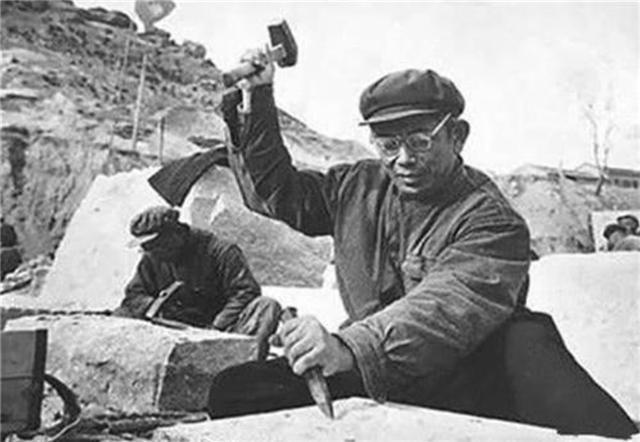 人民英雄纪念碑|67年前，重达94吨的人民英雄纪念碑碑心石，如何从山东运到北京？