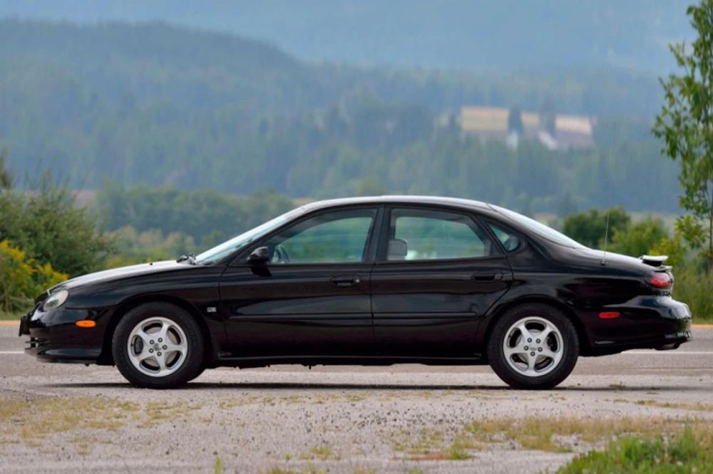 稀少的1999年款第三代福特金牛座32v8性能版