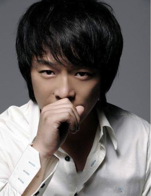 黄渤年轻照曝光颜值逆天,老婆陪他吃苦是有原因的,如今功名成就